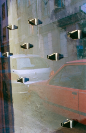 Présentation: Visionneuses collées sur vitrine. Exposition personnelle*Orthèses*, Lavitrine, Limoges 2003 f_50753b4ba5cfc.jpg